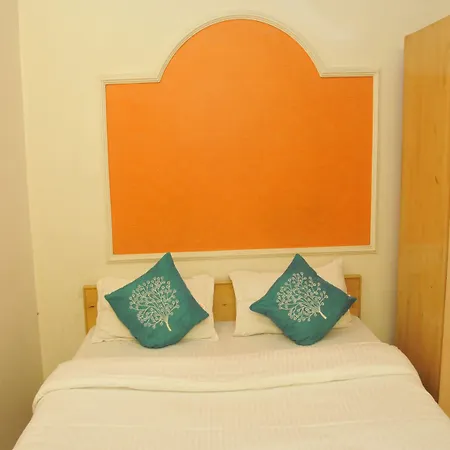 Oyo 3061 Hotel De Pintu-3